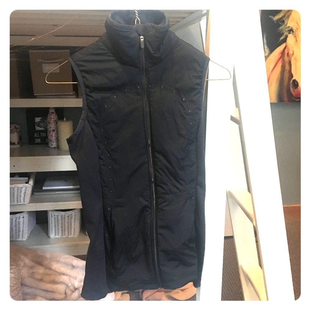 Lululemon run for cold sports vest.